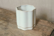 Load image into Gallery viewer, Wiggle Pot &amp; Saucer - Dia: 13cm
