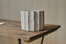 Load image into Gallery viewer, White Ribbed Pot - Dia: 16cm, 20cm
