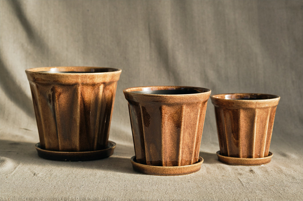 Warm Brown Ceramic Pot & Saucer - Dia: 13.5cm, 16.5cm, 19cm